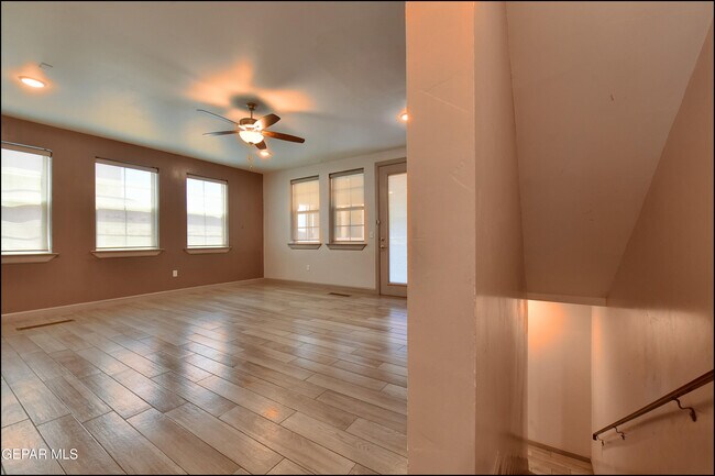Building Photo - 312 Vin Almoradi Ct