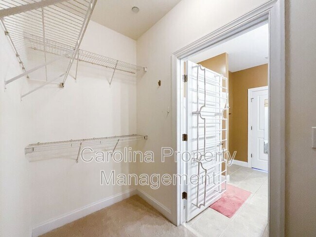 Building Photo - 518 Clarice Ave