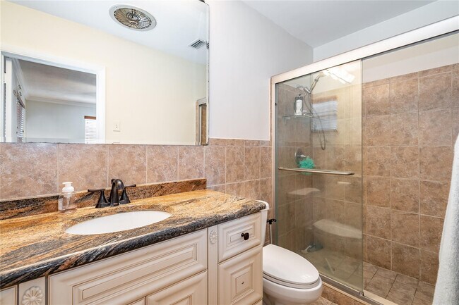 Building Photo - 1512 E Hawthorne Cir