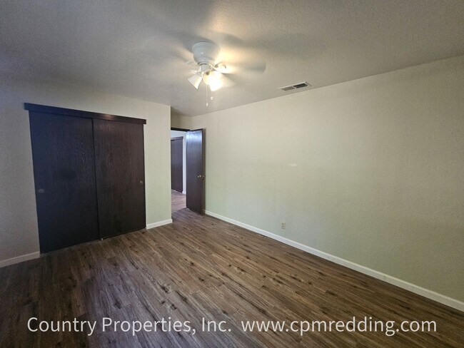 Building Photo - Spacious House with Landscaper Included Av...