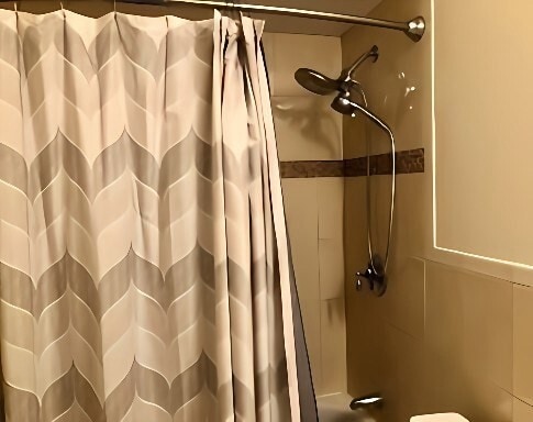 Building Photo - 33 Pond Ave