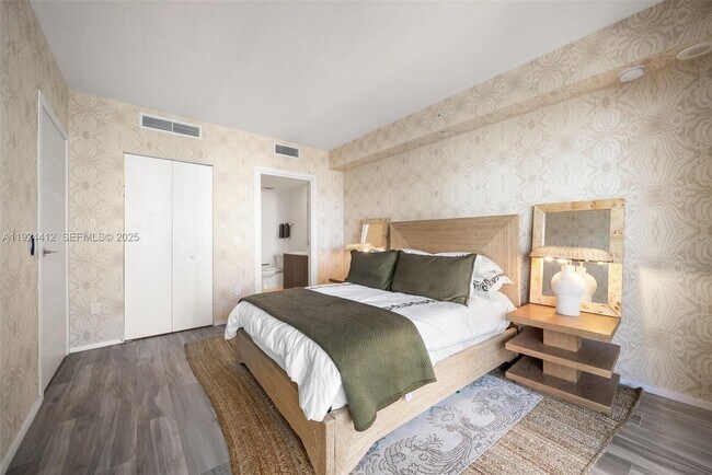 Building Photo - 801 S Miami Ave