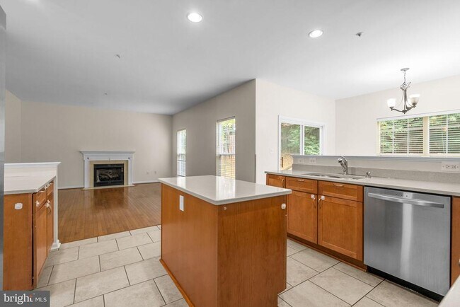 Building Photo - 8913 Tonbridge Terrace
