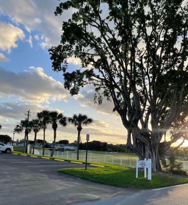 Building Photo - 116 Tuscany B