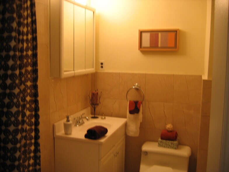 Building Photo - 2201 Chestnut St