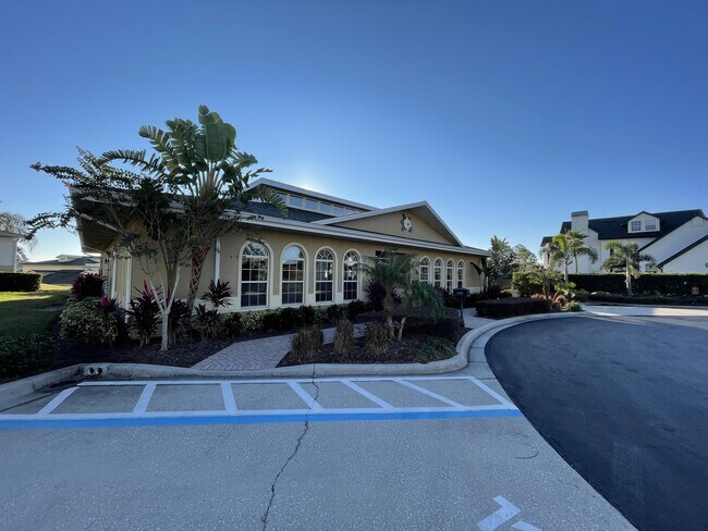 Building Photo - 13532 Fountainbleau Dr