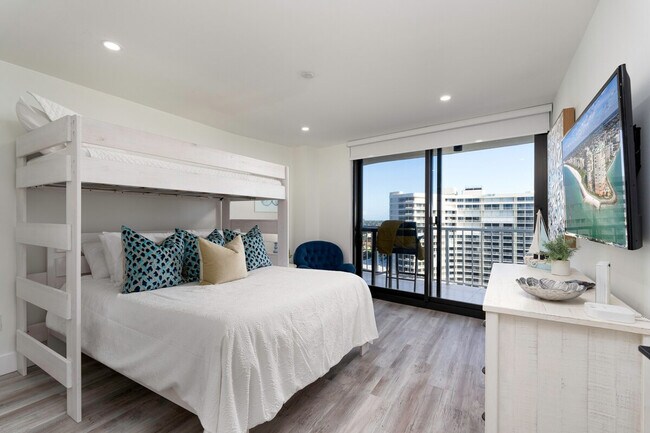 Building Photo - 380 Seaview Ct