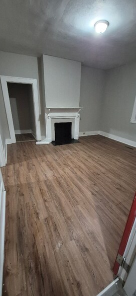 Building Photo - 913 Faison St E