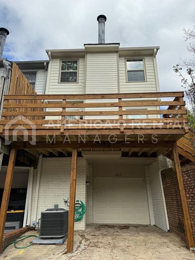 Building Photo - Home available in Homewood! Available to V...