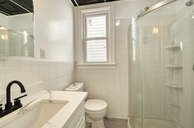 Building Photo - 175 Zabriskie St