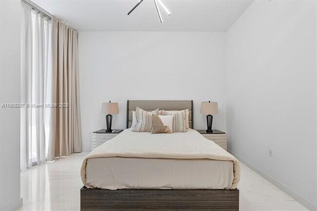 Building Photo - 300 Biscayne Blvd Way