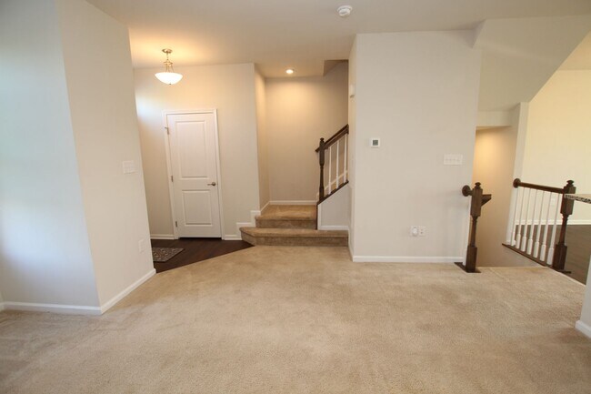 Building Photo - The Homestead- immaculate town home with community pool.