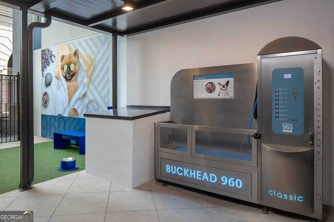 Building Photo - 960 East Paces Ferry Rd NE