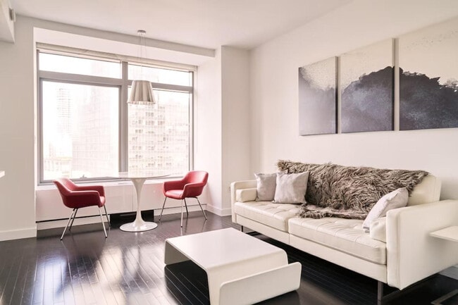 Building Photo - 130 Liberty St