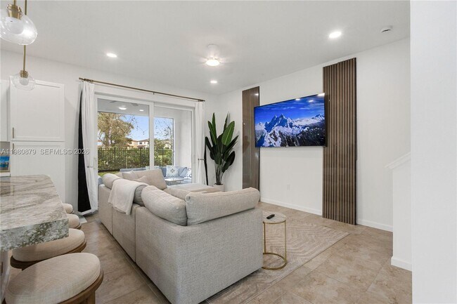 Building Photo - 4820 Longwood Lake Sq