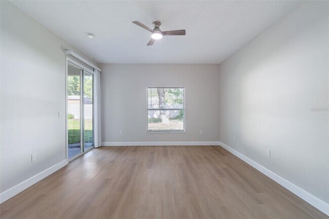 Building Photo - 32 Roxton Ln