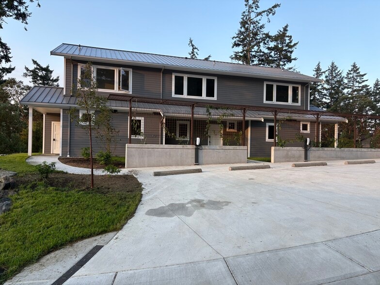 Street view - 475 Hillcrest Pl