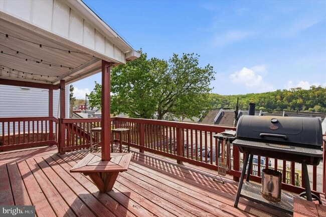 Building Photo - 343 Spring Mill Ave