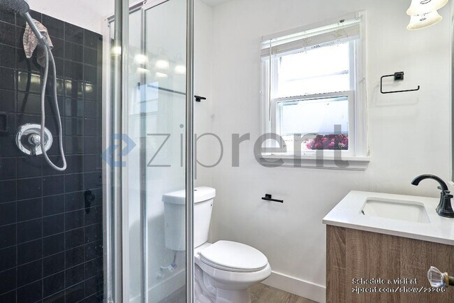 Building Photo - 3920 NE 37th Ave