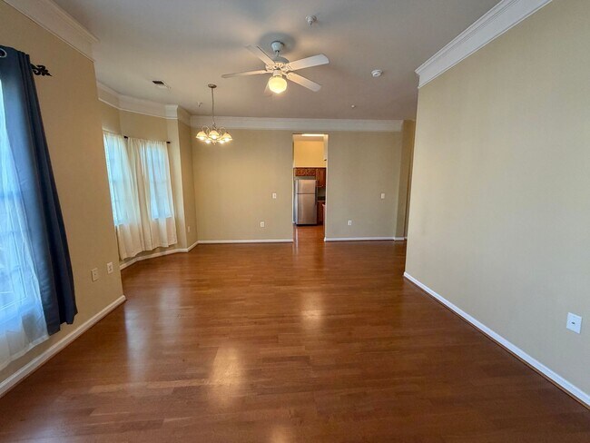 Building Photo - 810 Beverley Dr