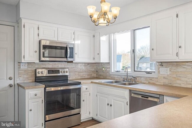 Building Photo - 521 Harbor Rd