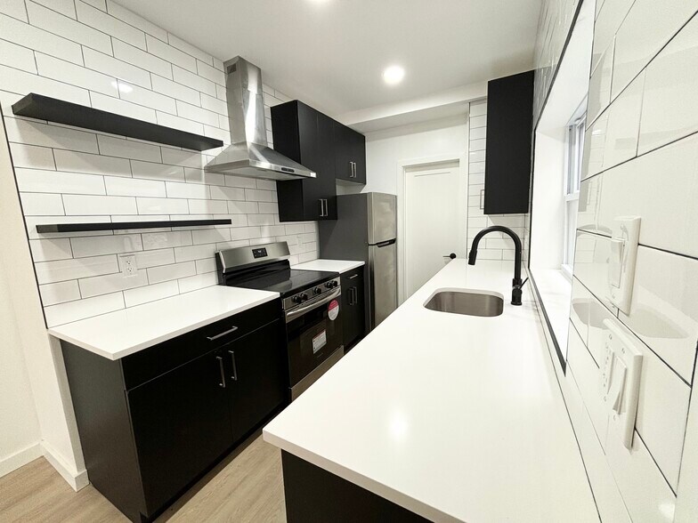 Building Photo - 165 W Main St