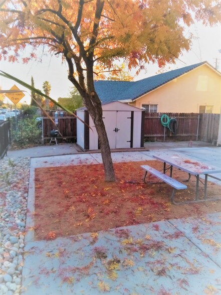 Building Photo - 1050 Grand Ave