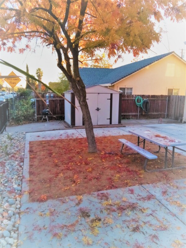 Building Photo - 1050 Grand Ave