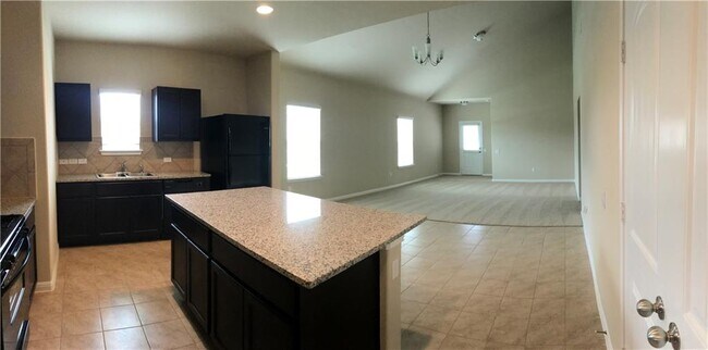 Building Photo - 1532 Maier Dr