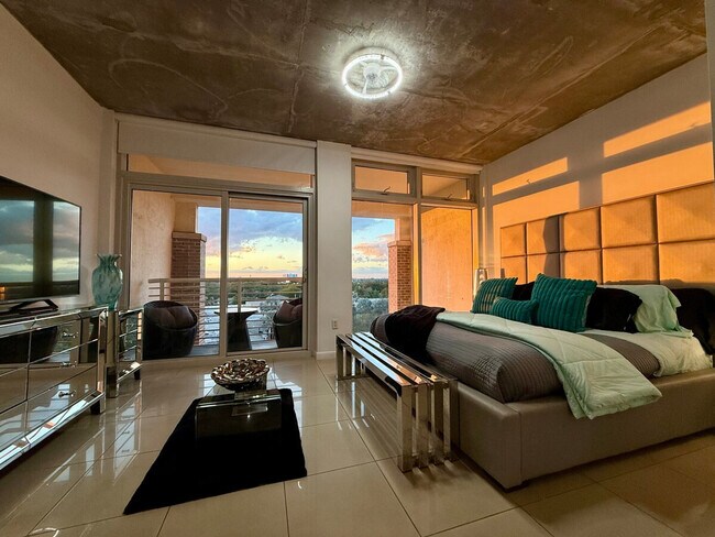 Building Photo - 139 NE 32nd St