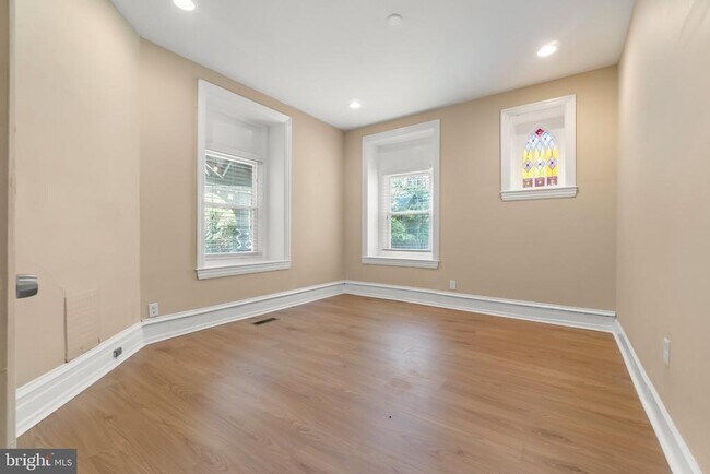 Building Photo - 133 E Mt Airy Ave