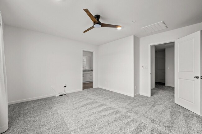 Building Photo - 80425 Enclave Ct