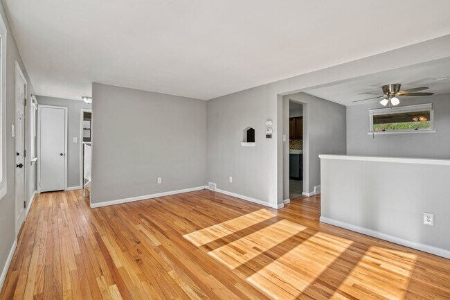 Building Photo - Newly updated 3Bed/1.5bath in West Mifflin