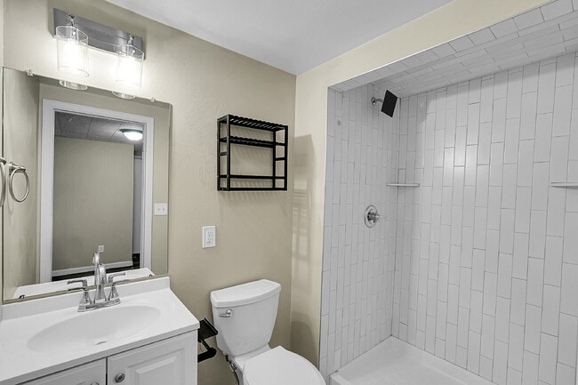 Building Photo - $1,840.95 - 3 Bed, 2 Bath Townhome In Co Springs with In Unit Laundry and Central AC!