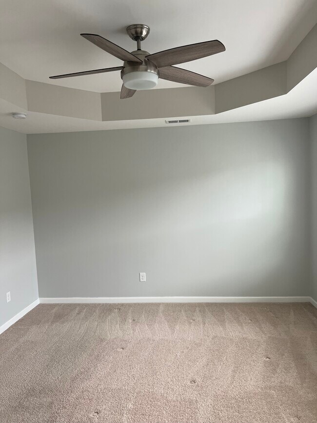 Building Photo - 930 Sunset Park Dr