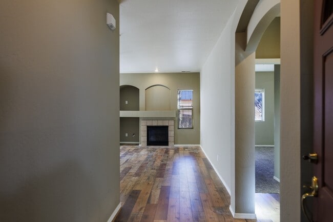 Building Photo - 19 W Soap Creek Trail