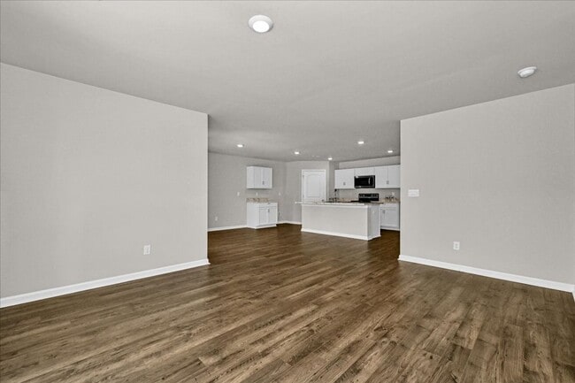 Building Photo - 4 Bedroom, 2 Bath