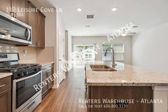 Building Photo - 3 Bedroom Townhome in the Heart of McDonough