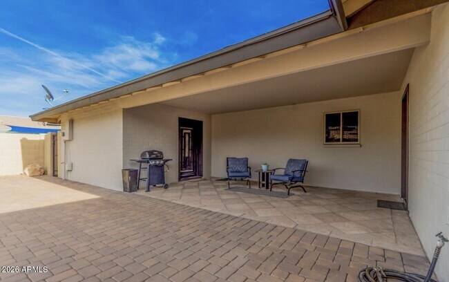 Building Photo - 1922 E Laguna Dr