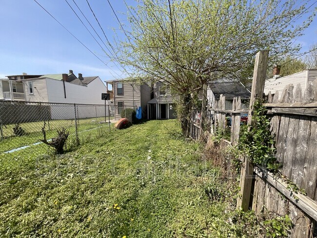 Building Photo - 443 S Duke St