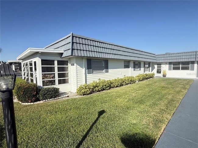 Building Photo - 205 Andover Pl N