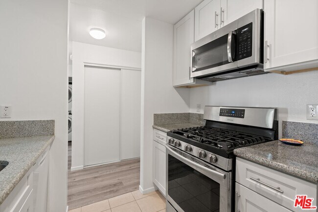 Building Photo - 525 S Berendo St