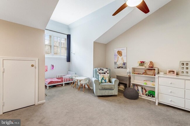 Building Photo - 1505 N Colonial Terrace