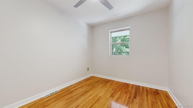 Building Photo - 273 W 254th St
