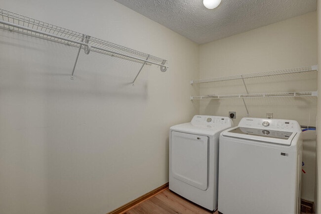 Building Photo - 330 River Rd