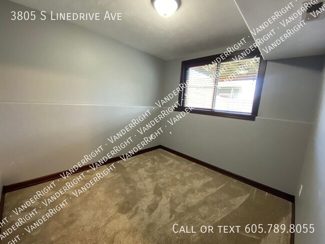 Building Photo - 3805 S Linedrive Ave