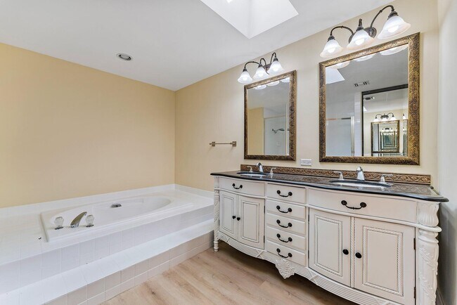 Building Photo - 118 Knoll Way
