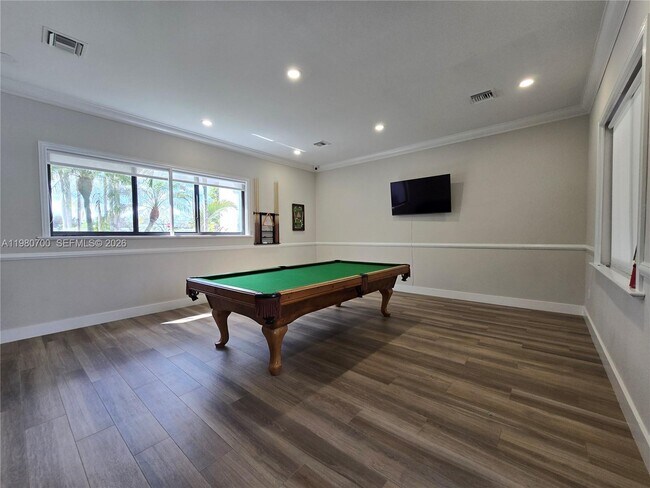 Building Photo - 2620 S University Dr