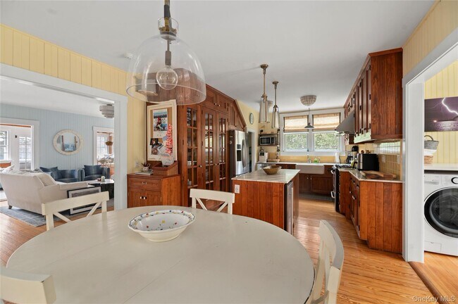 Building Photo - 696 Ocean Breeze Walk