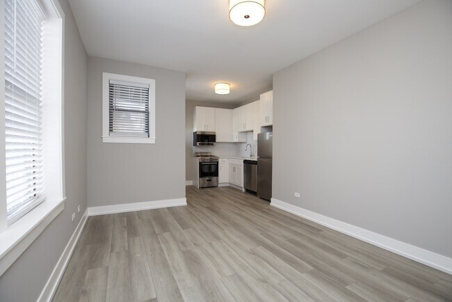 Building Photo - 3946 N Janssen Ave